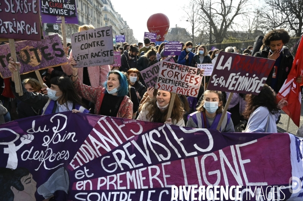 Manifestation à Paris pour les droits des femmes. la Journée internationale des droits des femmes, le 8 Mars 2021. International women sday in Paris.