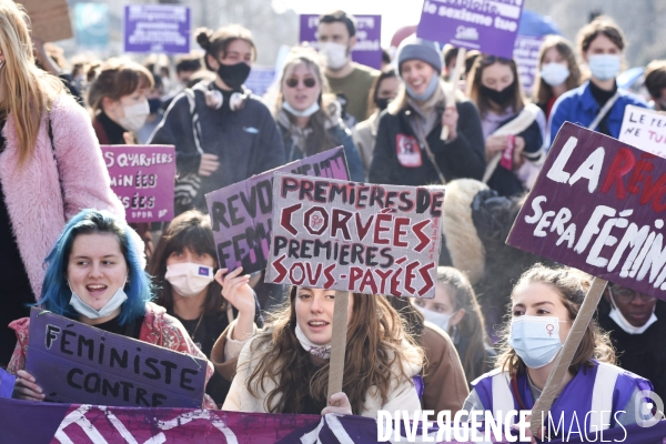 Manifestation à Paris pour les droits des femmes. la Journée internationale des droits des femmes, le 8 Mars 2021. International women sday in Paris.