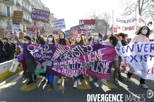 Manifestation à Paris pour les droits des femmes. la Journée internationale des droits des femmes, le 8 Mars 2021. International women sday in Paris.