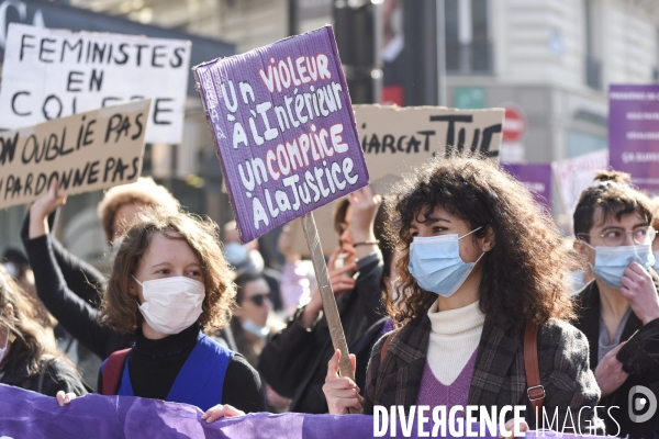 Manifestation à Paris pour les droits des femmes. la Journée internationale des droits des femmes, le 8 Mars 2021. International women sday in Paris.