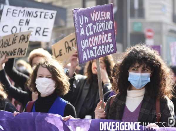 Manifestation à Paris pour les droits des femmes. la Journée internationale des droits des femmes, le 8 Mars 2021. International women sday in Paris.