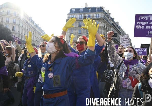 Manifestation à Paris pour les droits des femmes. la Journée internationale des droits des femmes, le 8 Mars 2021. International women sday in Paris.