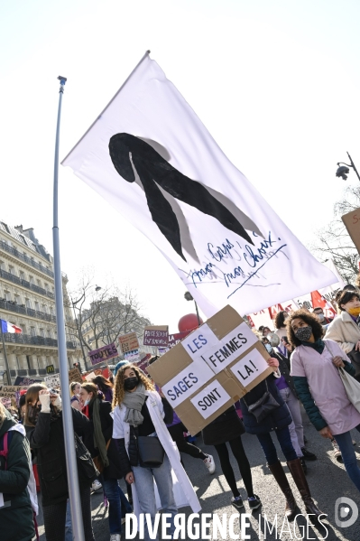 Manifestation à Paris pour les droits des femmes. la Journée internationale des droits des femmes, le 8 Mars 2021. International women sday in Paris.