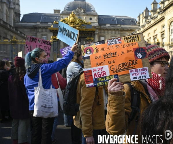 Manifestation à Paris pour les droits des femmes. la Journée internationale des droits des femmes, le 8 Mars 2021. International women sday in Paris.