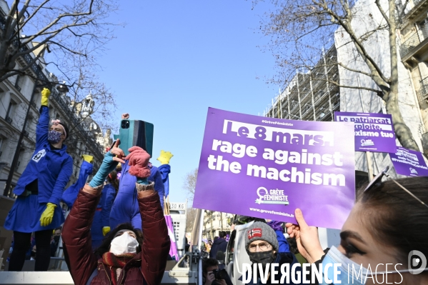 Manifestation à Paris pour les droits des femmes. la Journée internationale des droits des femmes, le 8 Mars 2021. International women sday in Paris.