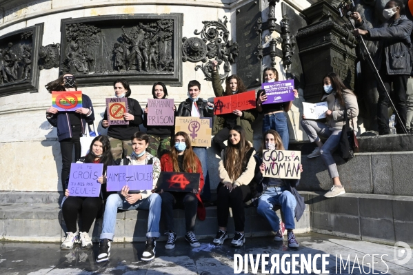 Manifestation à Paris pour les droits des femmes. la Journée internationale des droits des femmes, le 8 Mars 2021. International women sday in Paris.