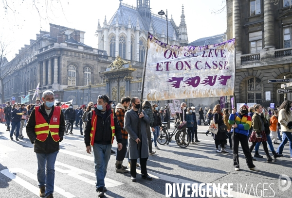 Manifestation à Paris pour les droits des femmes. la Journée internationale des droits des femmes, le 8 Mars 2021. International women sday in Paris.