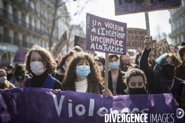 Manifestation féministe pour les  premières de corvées  8 mars 2021