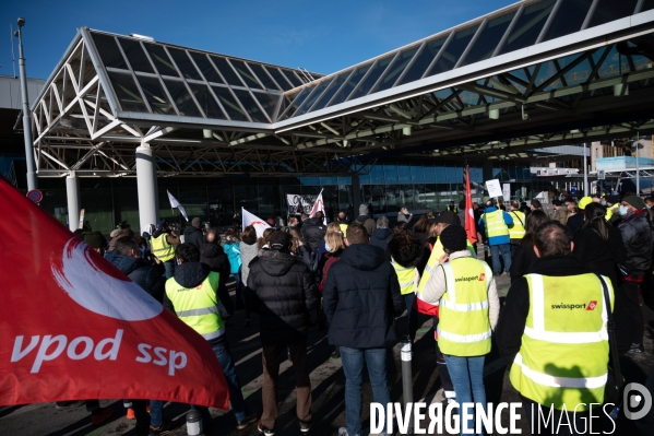 Swissport Aéroport Genève - Les employés contre les baisses de salaire