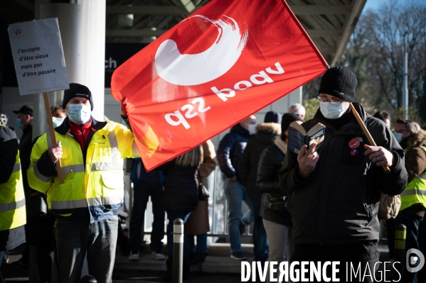 Swissport Aéroport Genève - Les employés contre les baisses de salaire