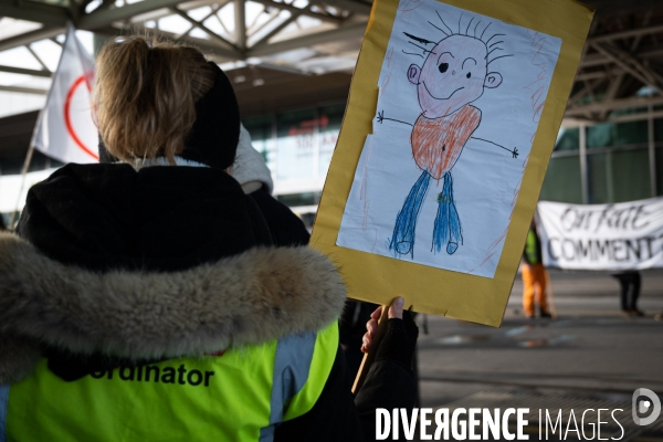 Swissport Aéroport Genève - Les employés contre les baisses de salaire