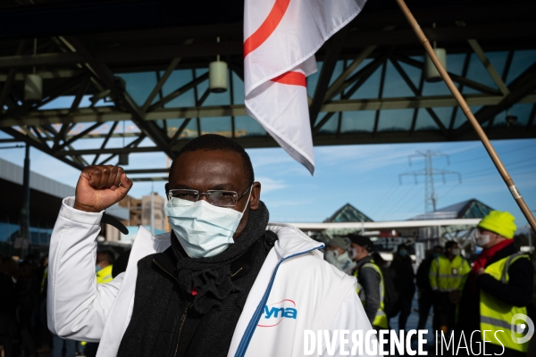 Swissport Aéroport Genève - Les employés contre les baisses de salaire