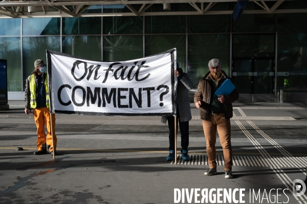 Swissport Aéroport Genève - Les employés contre les baisses de salaire