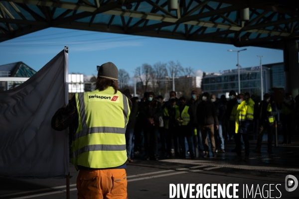 Swissport Aéroport Genève - Les employés contre les baisses de salaire