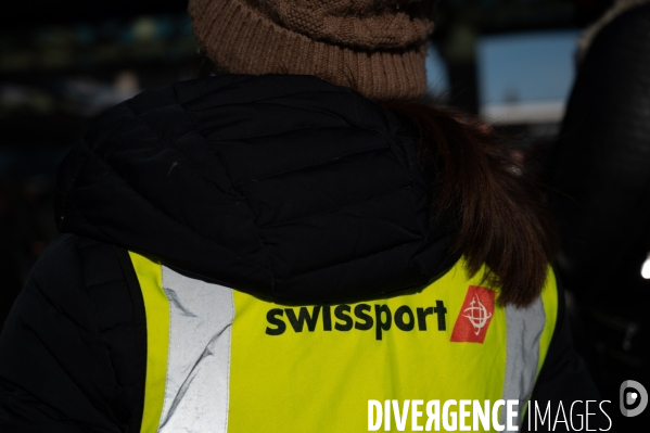 Swissport Aéroport Genève - Les employés contre les baisses de salaire