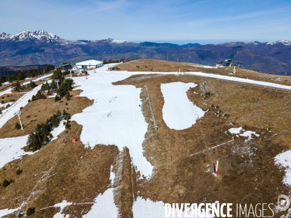 Pyrenees : Stations de ski fermees