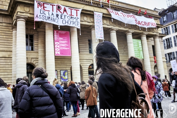 Devant le théatre de l Odeon occupé