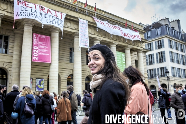 Devant le théatre de l Odeon occupé