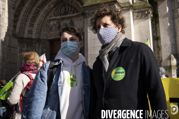 Rassemblement contre le nucléaire en présence d Eric Piolle et Julien Bayou à Rouen