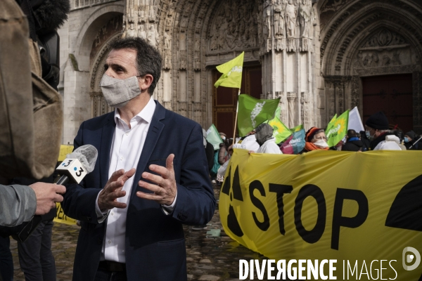 Rassemblement contre le nucléaire en présence d Eric Piolle et Julien Bayou à Rouen