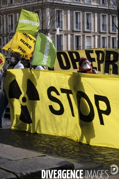 Rassemblement contre le nucléaire en présence d Eric Piolle et Julien Bayou à Rouen