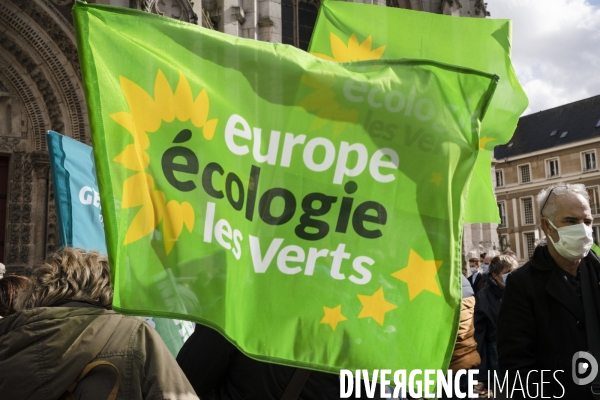 Rassemblement contre le nucléaire en présence d Eric Piolle et Julien Bayou à Rouen