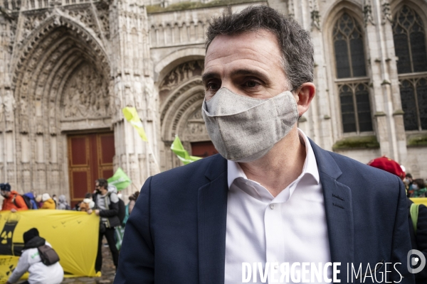 Rassemblement contre le nucléaire en présence d Eric Piolle et Julien Bayou à Rouen