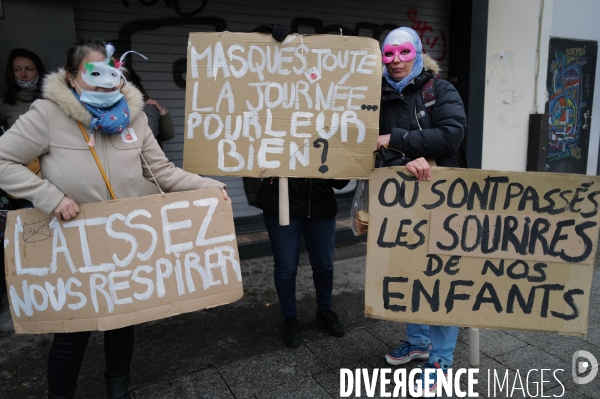 Manifestation contre le port du masque à l école