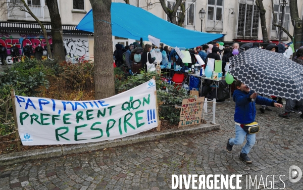 Manifestation contre le port du masque à l école