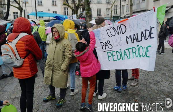 Manifestation contre le port du masque à l école