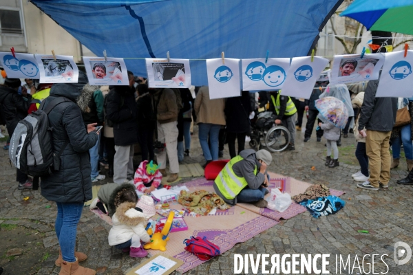 Manifestation contre le port du masque à l école