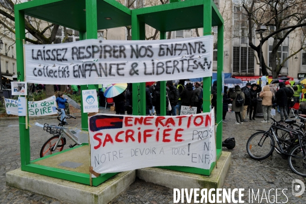 Manifestation contre le port du masque à l école