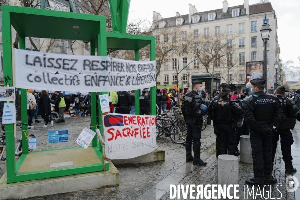 Manifestation contre le port du masque à l école