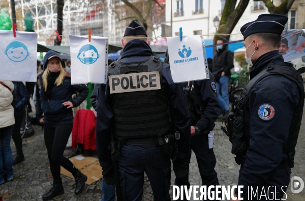 Manifestation contre le port du masque à l école