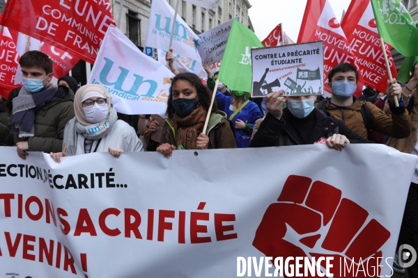 Manifestation des jeunes  pour ne pas etre la generation sacrifiee 