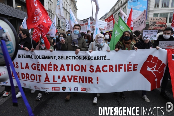 Manifestation des jeunes  pour ne pas etre la generation sacrifiee 