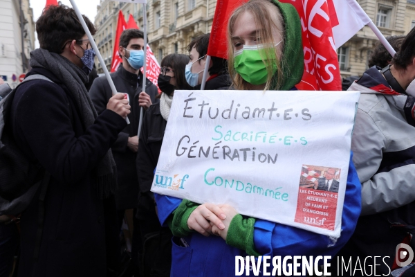 Manifestation des jeunes  pour ne pas etre la generation sacrifiee 