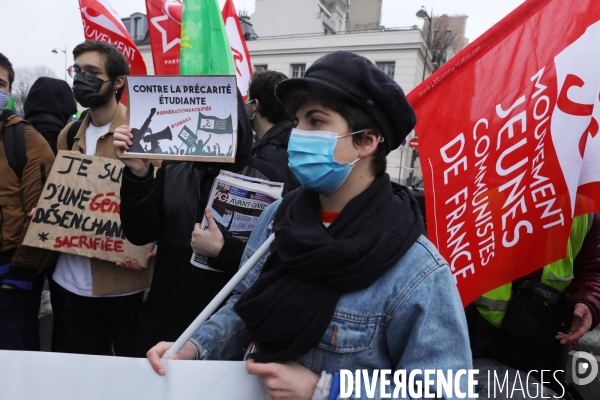 Manifestation des jeunes  pour ne pas etre la generation sacrifiee 