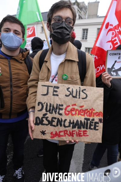 Manifestation des jeunes  pour ne pas etre la generation sacrifiee 