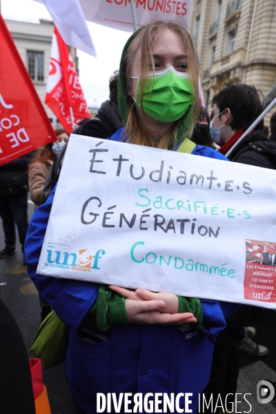 Manifestation des jeunes  pour ne pas etre la generation sacrifiee 