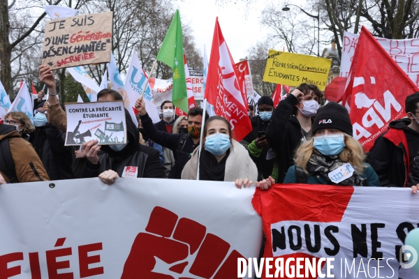 Manifestation des jeunes  pour ne pas etre la generation sacrifiee 