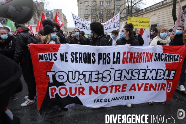 Manifestation des jeunes  pour ne pas etre la generation sacrifiee 