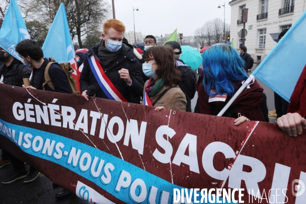 Manifestation des jeunes  pour ne pas etre la generation sacrifiee 