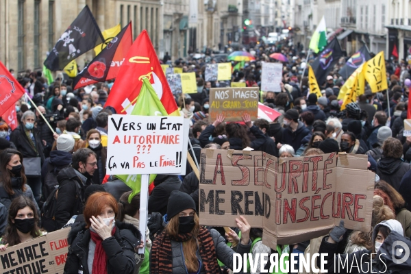 Manifestation contre la loi securite globale devant le Senat