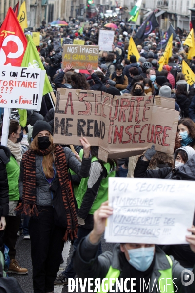 Manifestation contre la loi securite globale devant le Senat