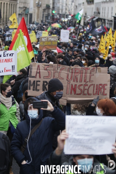 Manifestation contre la loi securite globale devant le Senat