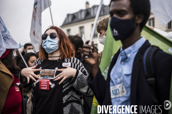 Manifestation a Paris des etudiants contre la precarite.