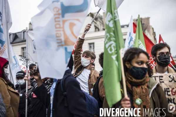 Manifestation a Paris des etudiants contre la precarite.