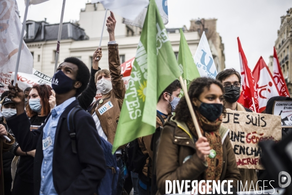 Manifestation a Paris des etudiants contre la precarite.