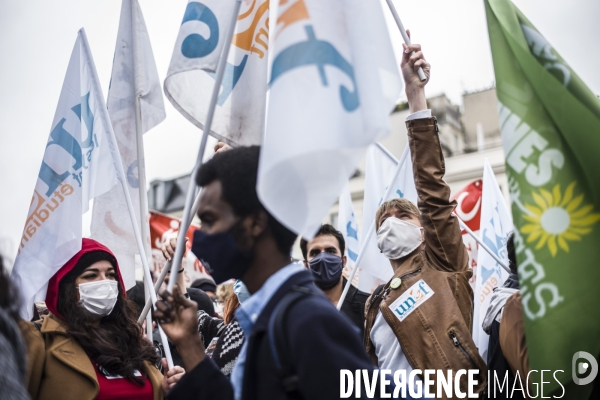 Manifestation a Paris des etudiants contre la precarite.